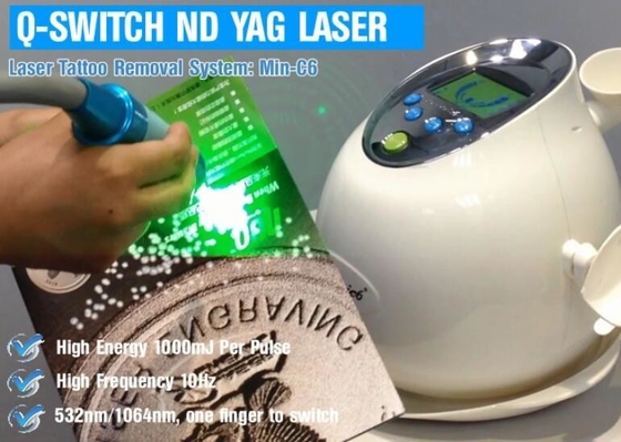 Máquina do laser de Pico da remoção da tatuagem do Nd Yag 1064 nanômetros/532nm largura de pulso do Ns do comprimento de onda 6